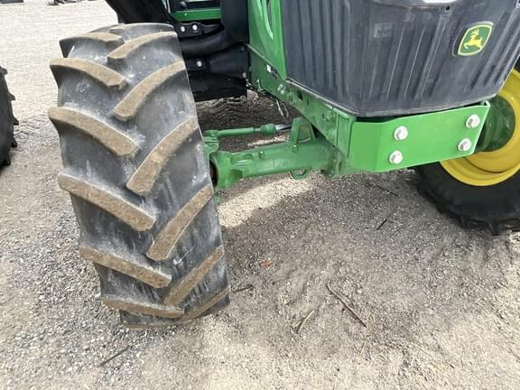Image of John Deere 6110M equipment image 2