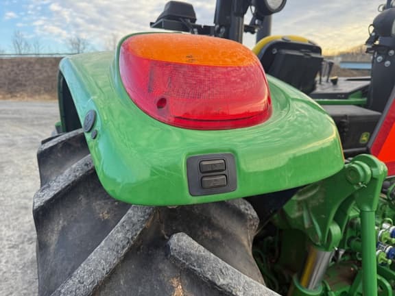 Image of John Deere 6110M equipment image 3