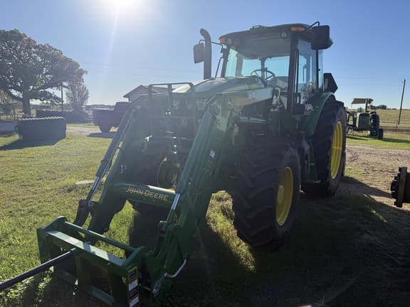 Image of John Deere 6120E equipment image 4