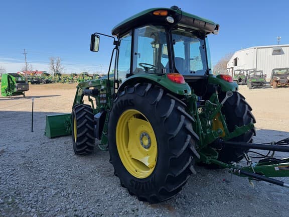 Image of John Deere 6120E equipment image 4