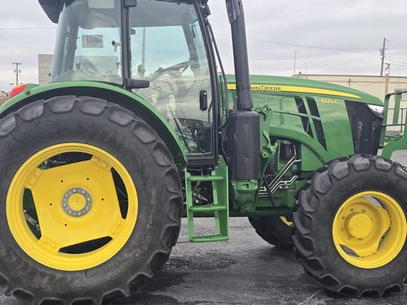 2023 John Deere 6120E Equipment Image0