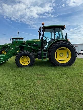 Image of John Deere 6120E equipment image 3