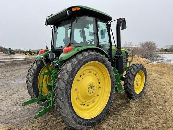 Image of John Deere 6120E equipment image 4