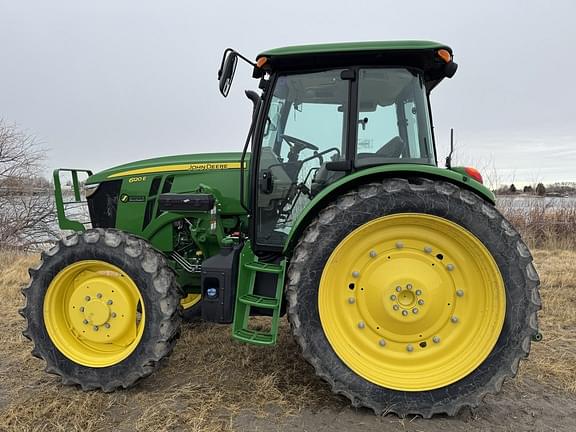 Image of John Deere 6120E equipment image 1