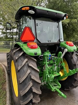 Image of John Deere 6120E equipment image 3