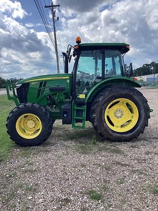 Image of John Deere 6120E equipment image 3