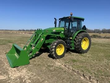 Main image John Deere 6120E