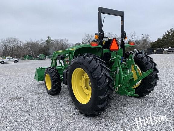 Image of John Deere 6120E equipment image 4