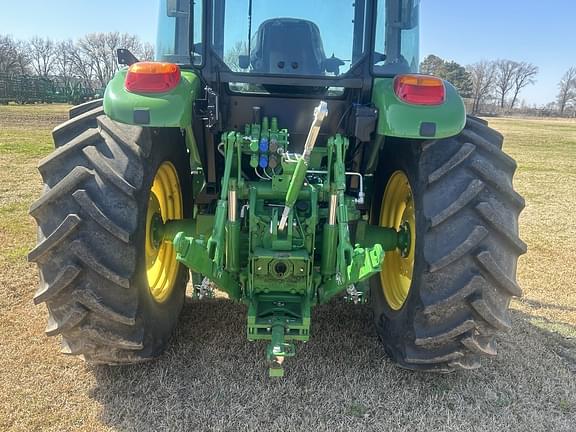 Image of John Deere 6120E equipment image 4