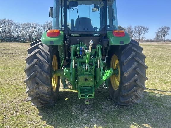 Image of John Deere 6120E equipment image 4
