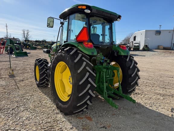 Image of John Deere 6120E equipment image 4