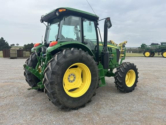 Image of John Deere 6120E equipment image 4