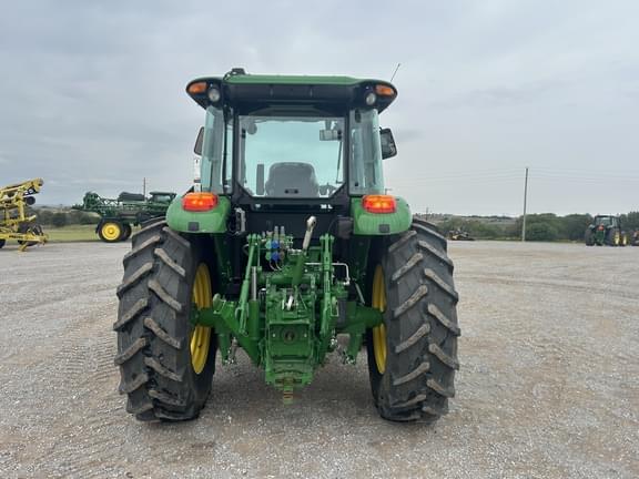 Image of John Deere 6120E equipment image 3