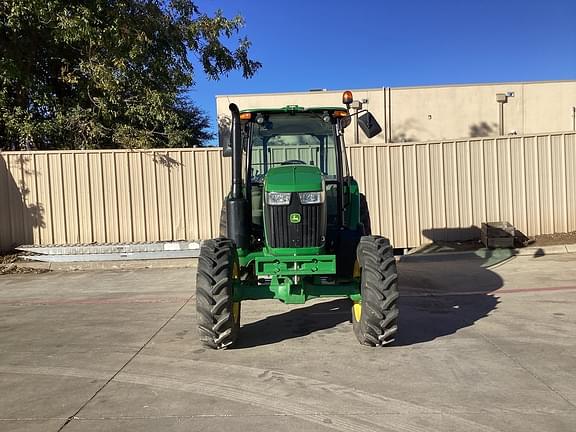 Image of John Deere 6120E equipment image 3