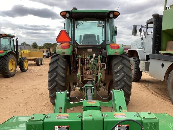 Image of John Deere 6120E equipment image 4