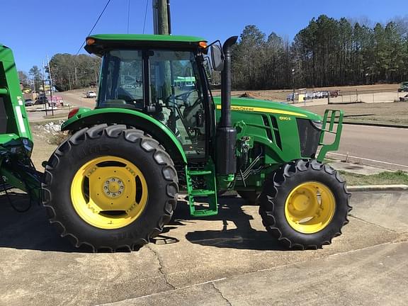 Image of John Deere 6120E equipment image 1