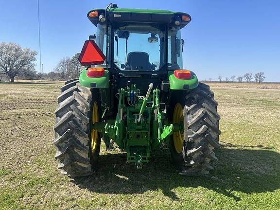 Image of John Deere 6120E equipment image 4