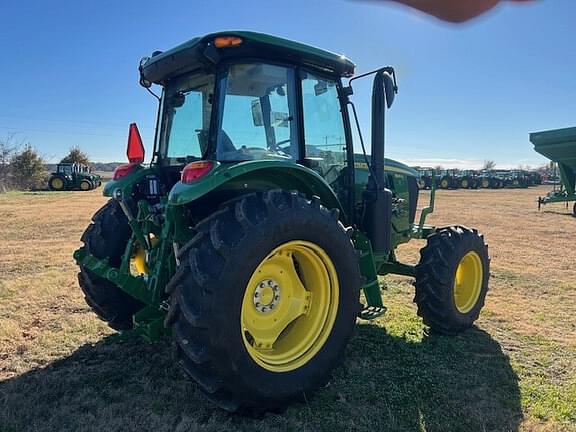 Image of John Deere 6120E equipment image 4