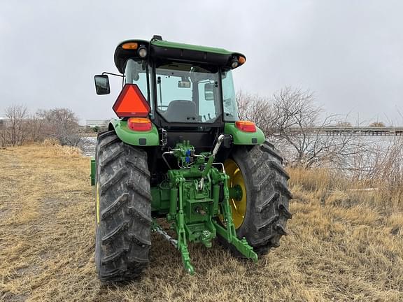 Image of John Deere 6120E equipment image 3