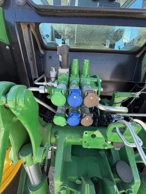 Image of John Deere 6120E equipment image 4