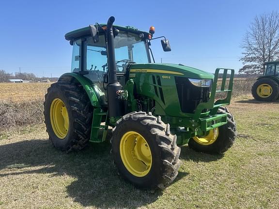 Image of John Deere 6120E equipment image 3