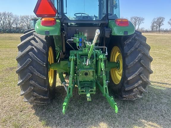 Image of John Deere 6120E equipment image 4