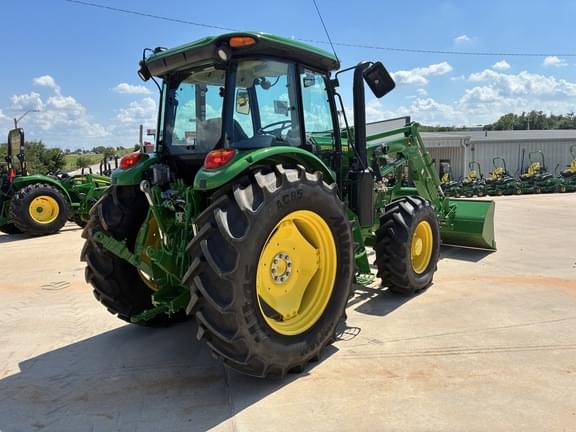 Image of John Deere 6120E equipment image 4