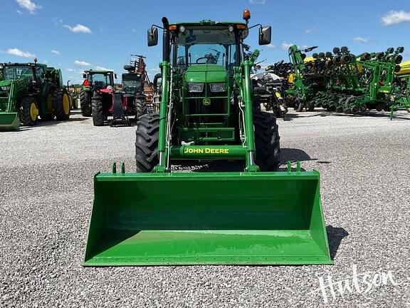 Image of John Deere 6120E equipment image 4