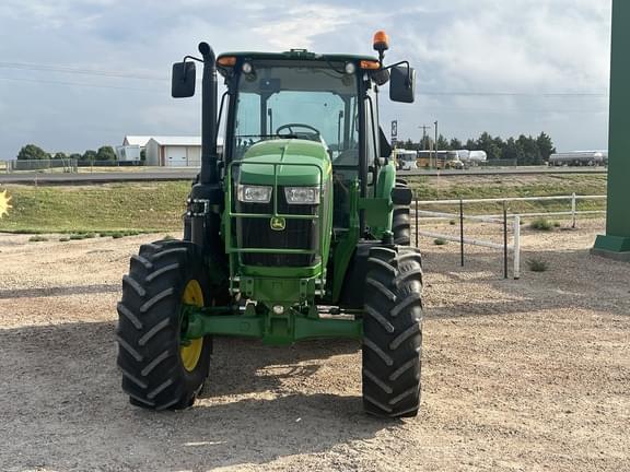 Image of John Deere 6120E equipment image 4