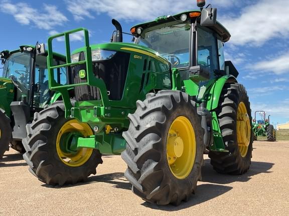 Image of John Deere 6120E equipment image 1