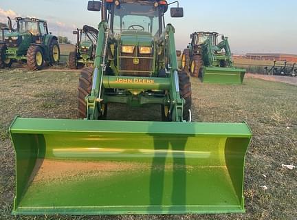 Image of John Deere 6120E equipment image 2