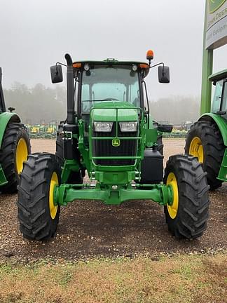 Image of John Deere 6120E equipment image 3