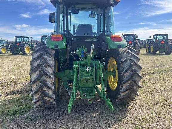 Image of John Deere 6120E equipment image 4