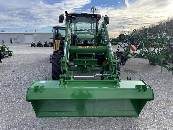 Image of John Deere 6120E equipment image 4