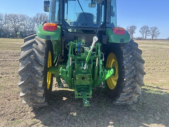 Image of John Deere 6120E equipment image 4