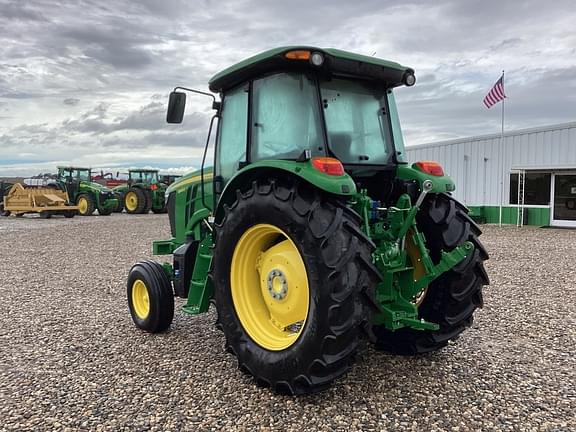 Image of John Deere 6120E equipment image 3