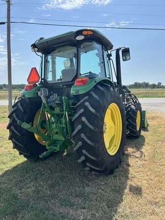 Image of John Deere 6120E equipment image 4