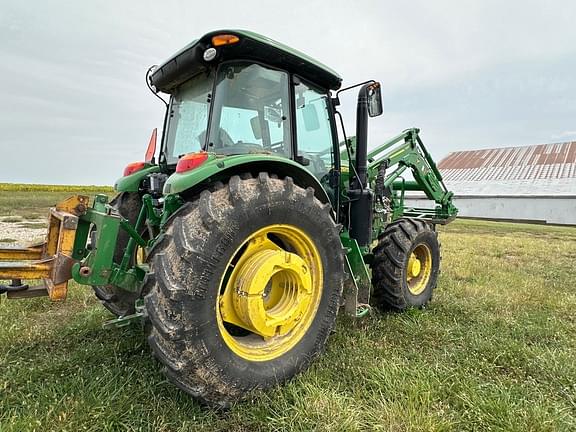 Image of John Deere 6120E equipment image 3