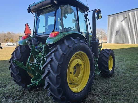 Image of John Deere 6120E equipment image 4