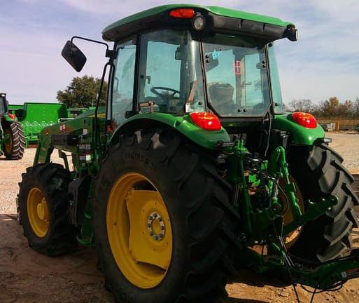 Image of John Deere 6120E equipment image 4