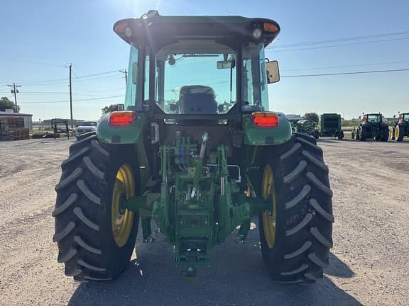 Image of John Deere 6120E equipment image 3