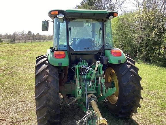 Image of John Deere 6120E equipment image 3