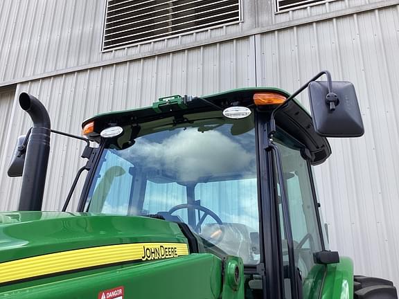Image of John Deere 6120E equipment image 3