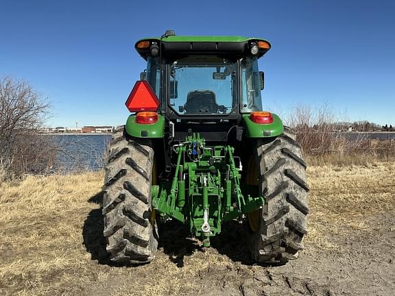 Image of John Deere 6120E equipment image 3