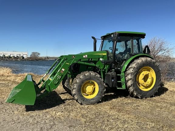 Image of John Deere 6120E equipment image 1