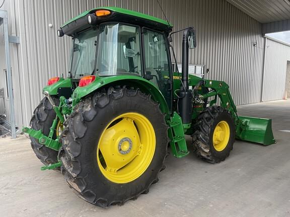 Image of John Deere 6120E equipment image 4