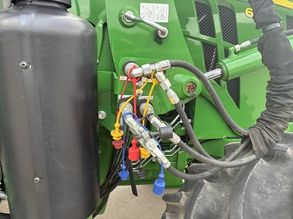 Image of John Deere 6120E equipment image 4