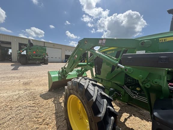 Image of John Deere 6120E equipment image 2