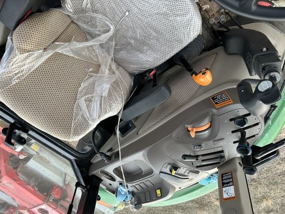 Image of John Deere 6120E equipment image 4