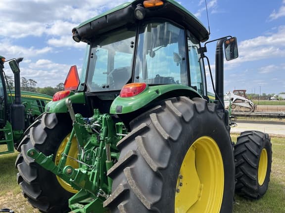 Image of John Deere 6120E equipment image 4